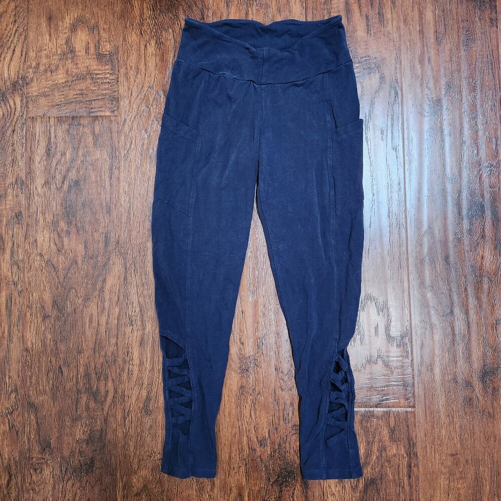 Navy leggings with cutouts & pockets